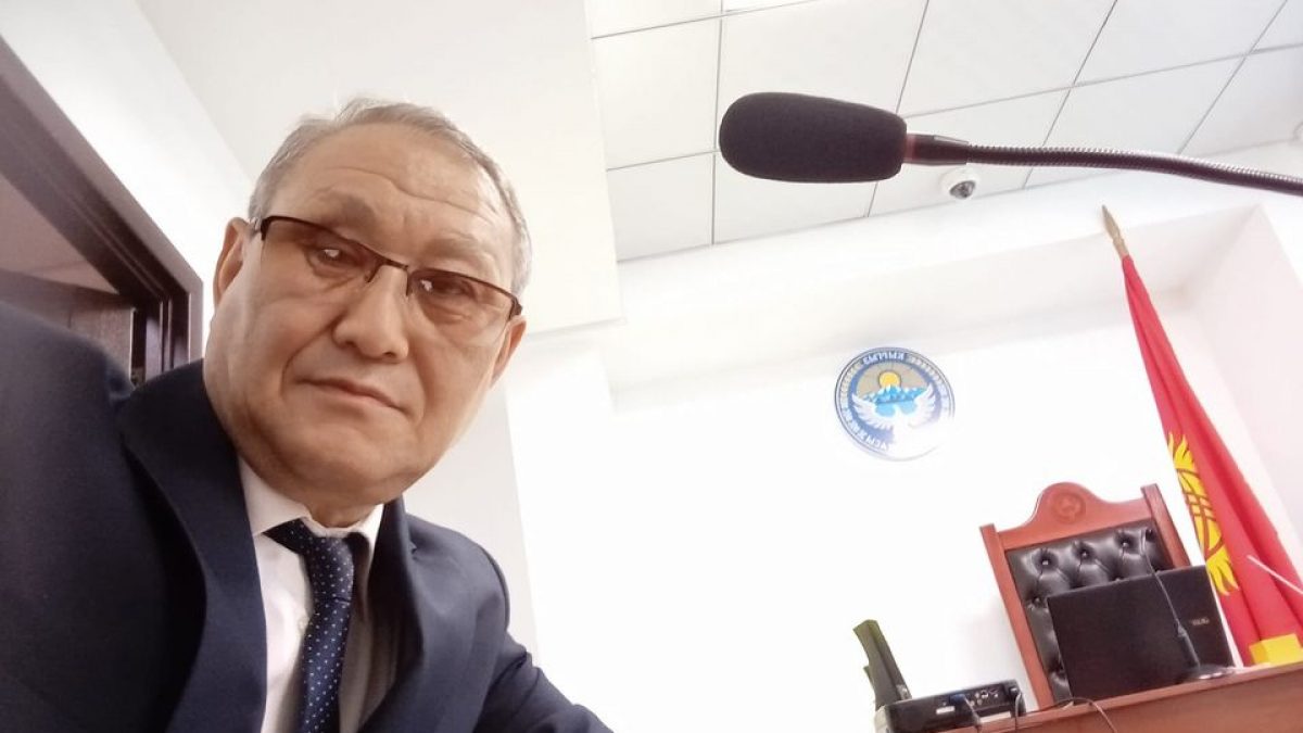 Бишкекский городской суд изменил меру пресечения Бектуру Асанову на подписку о невыезде в связи с состоянием здоровья. Об этом 24.kg сообщил адвокат Эркин Саданбеков